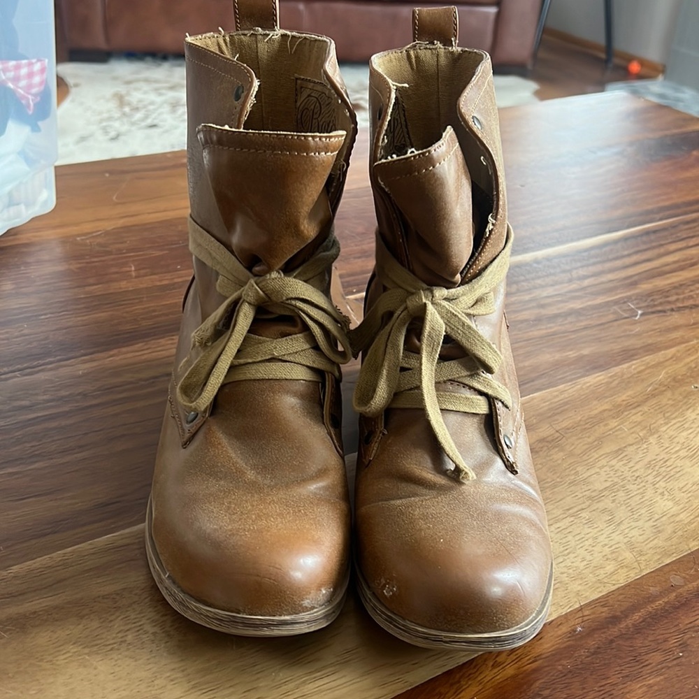 Roxy Over the Ankle Boots